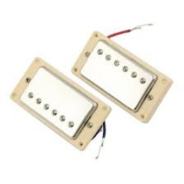 2 Humbucker für Hals- und Stegposition mit Rahmen in beige und allen Schrauben